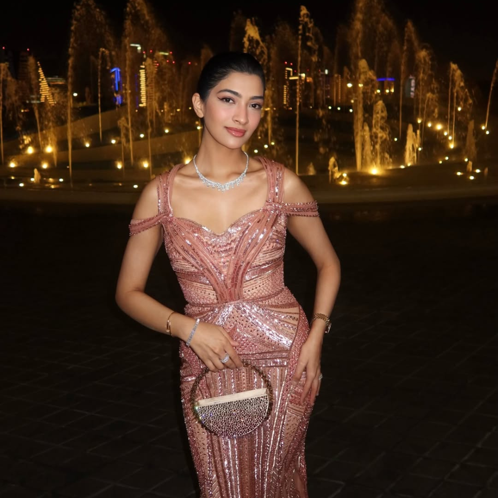 Hanna Khan makes a statement with L'alingi bag