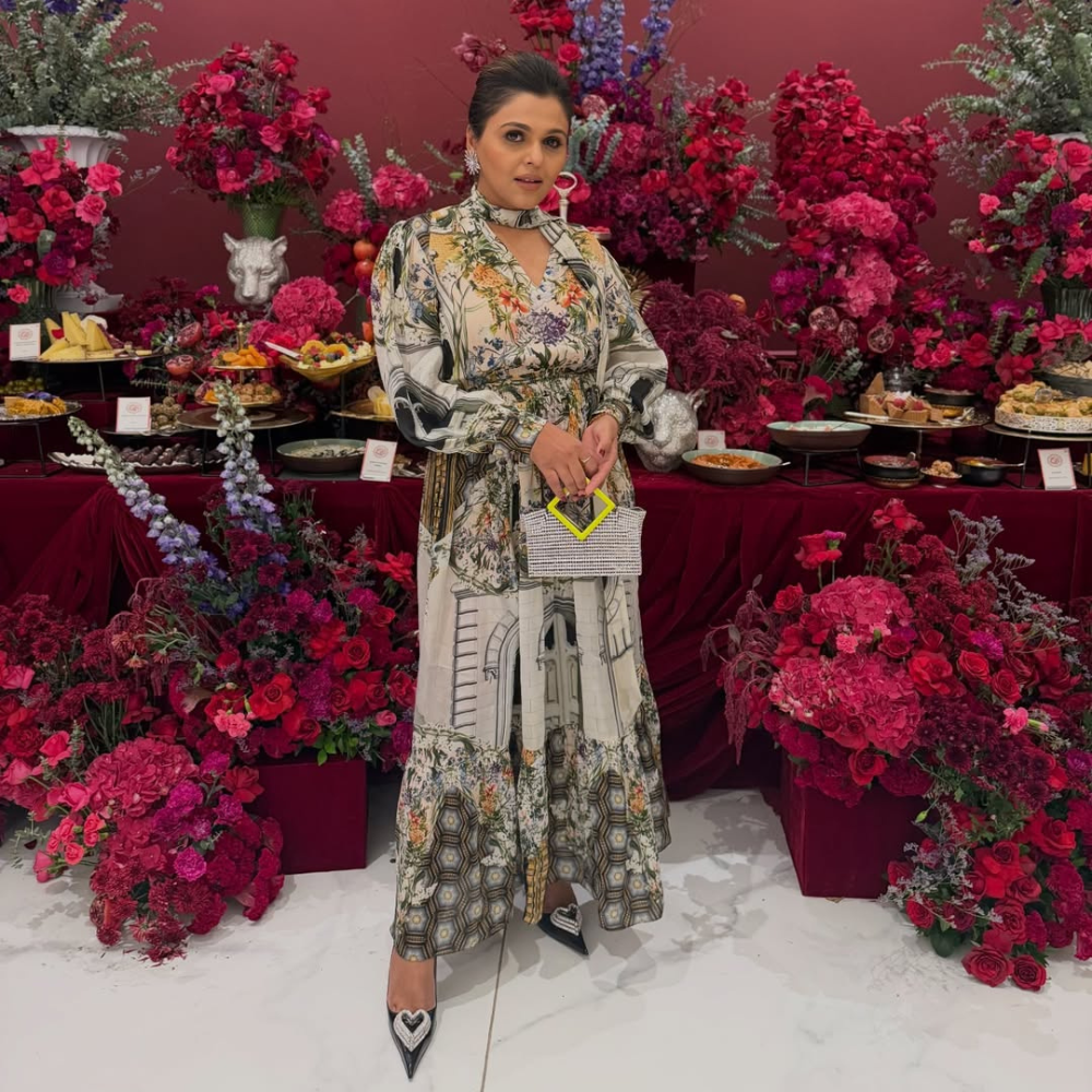 Tina Kakkad carrying L’alingi at the opening event of Falguni Shane Peacock at Jio World Plaza