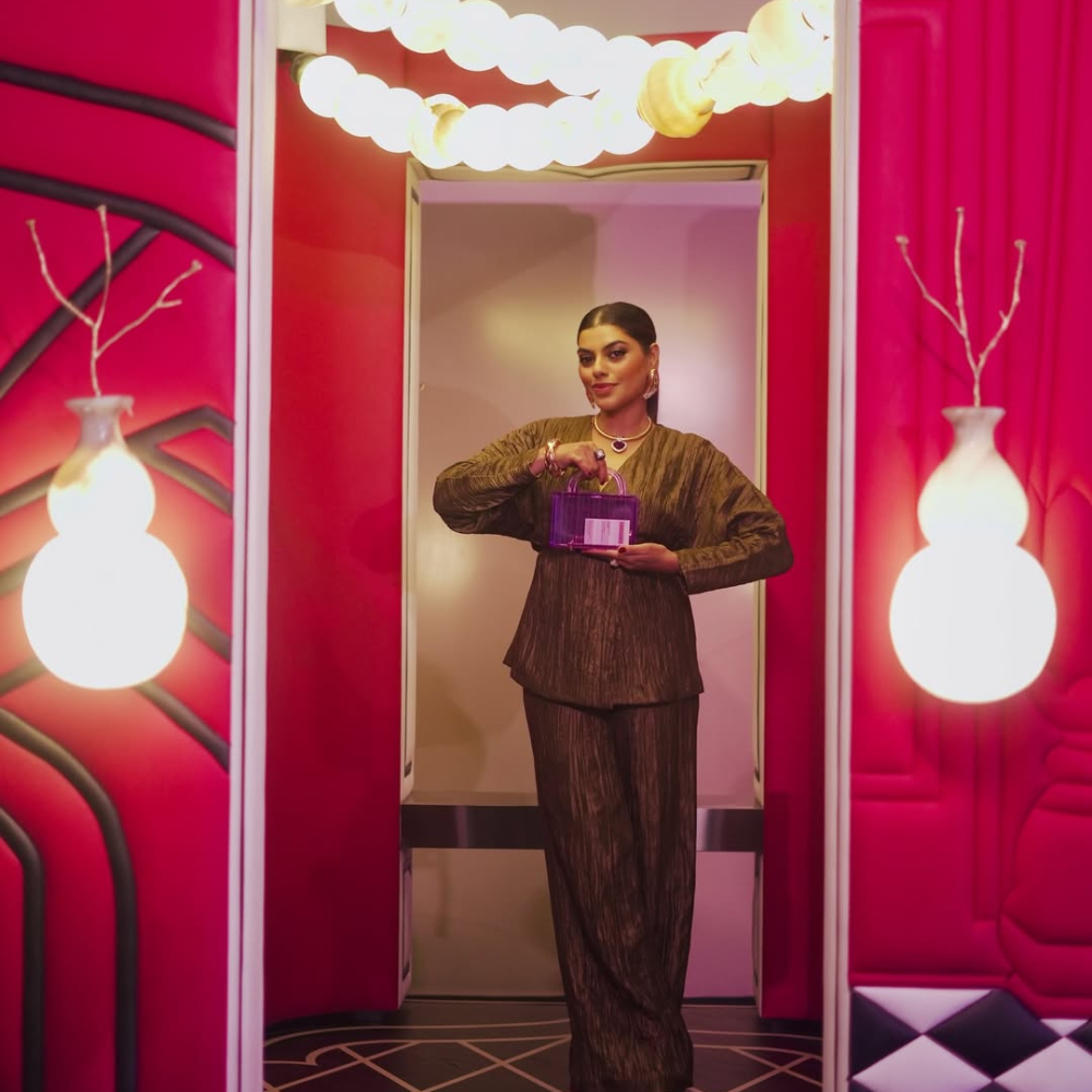 Vaishali Jain carrying the L'Afshar bag from AiSPi