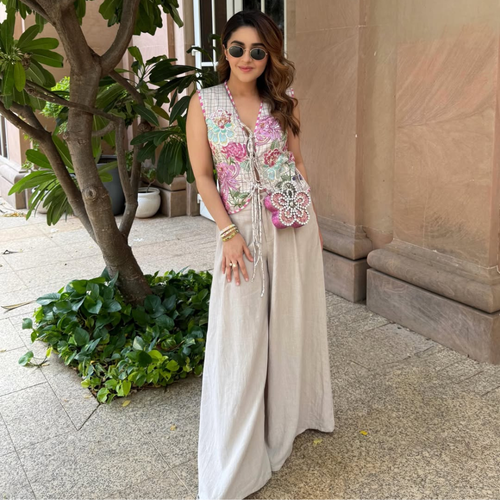 Isha Multani styled the L'Alingi bag with her summer look